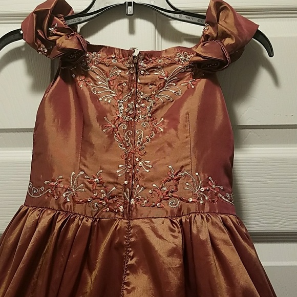 Formal dress - Picture 3 of 4